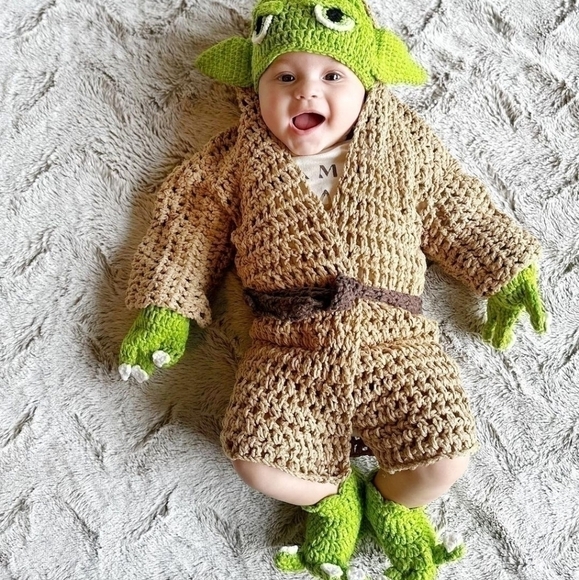 Crochet Baby Yoda Costume Mandalorian Star Wars Halloween Costume NEW - Picture 2 of 12